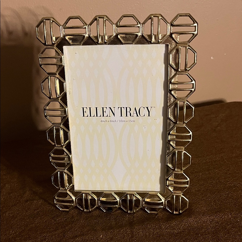 😄Designer gold tone metal picture frame Ellen Tracy